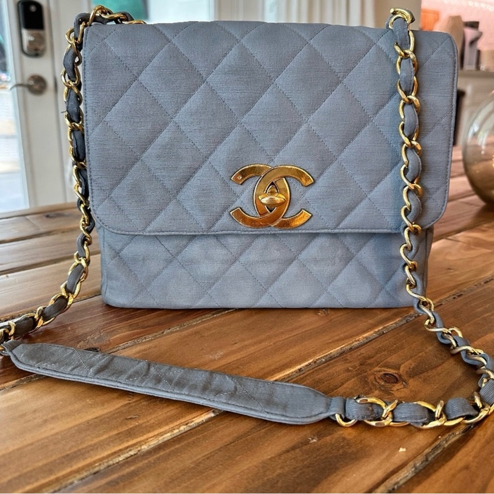 Chanel jumbo 24k gold plated vintage Gray Quilted Bag firm